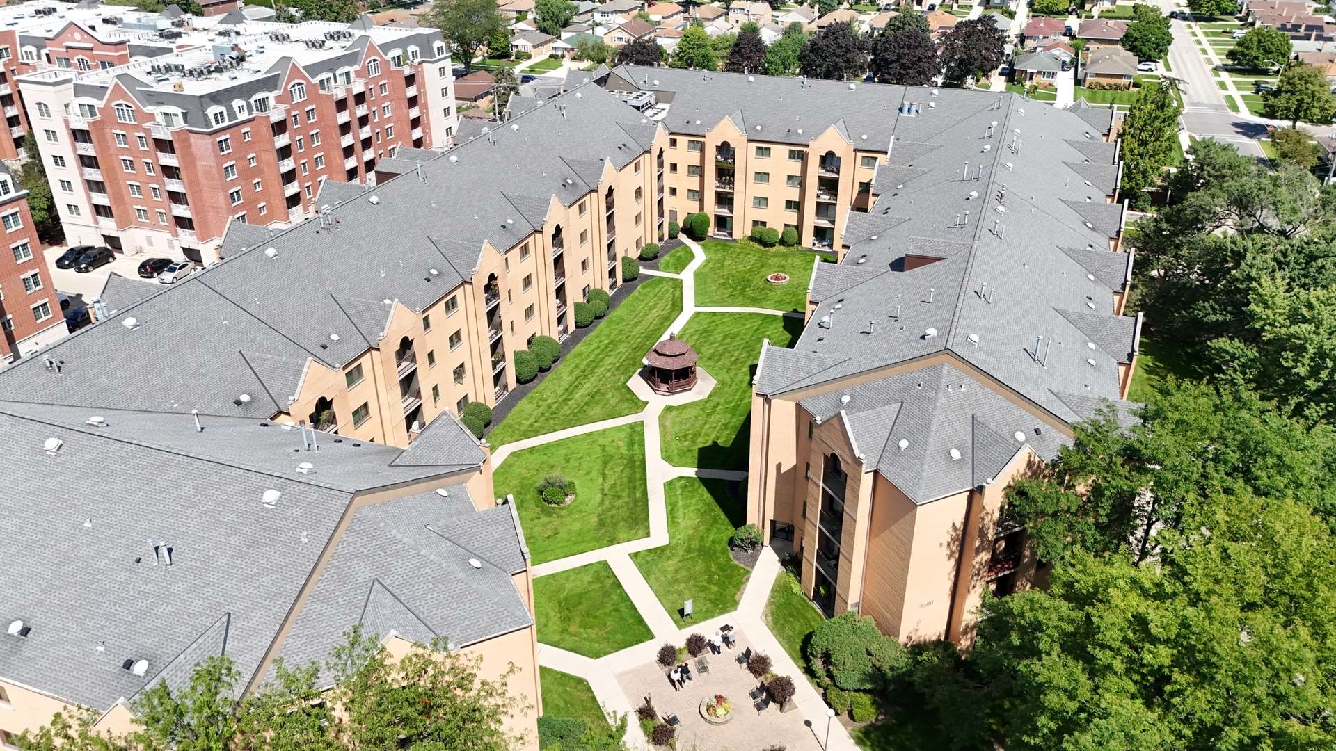 7410 W Lawrence AVE #217, Harwood Heights, IL 60706
