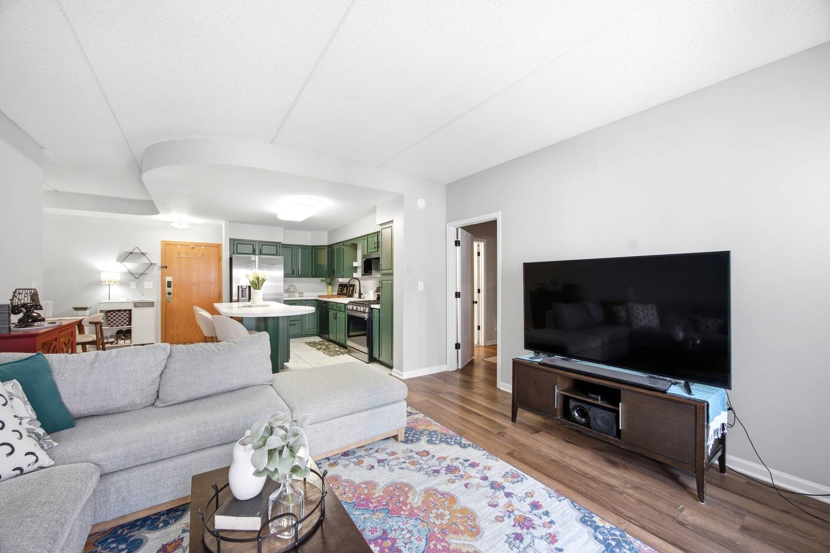 7410 W Lawrence AVE #217, Harwood Heights, IL 60706