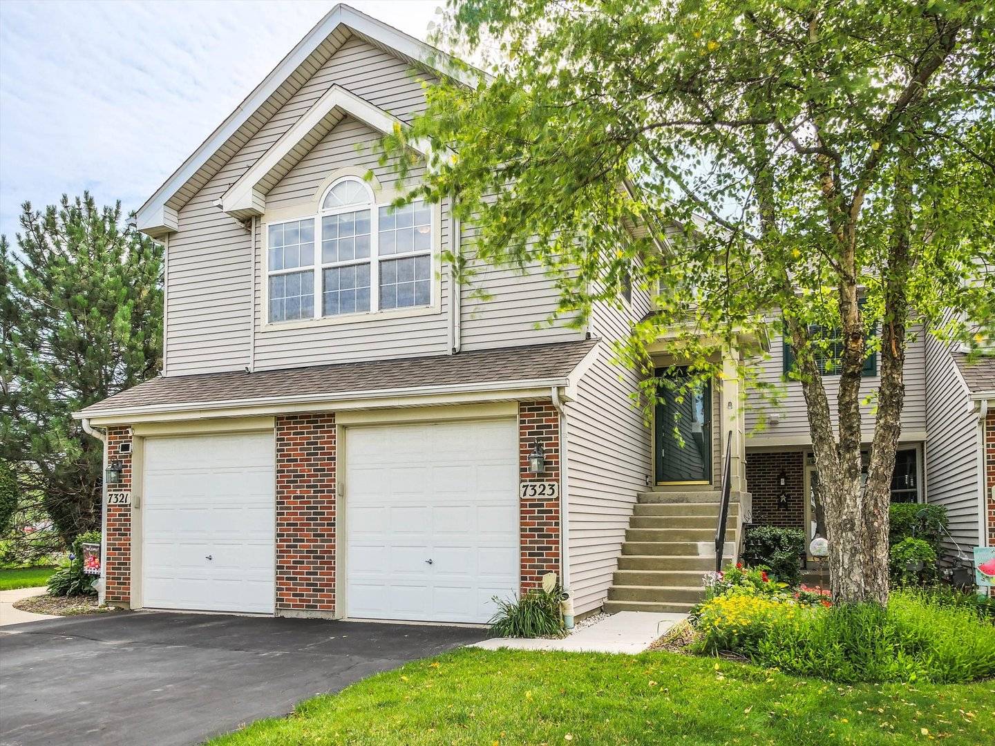 7323 Grandview CT #7323, Carpentersville, IL 60110