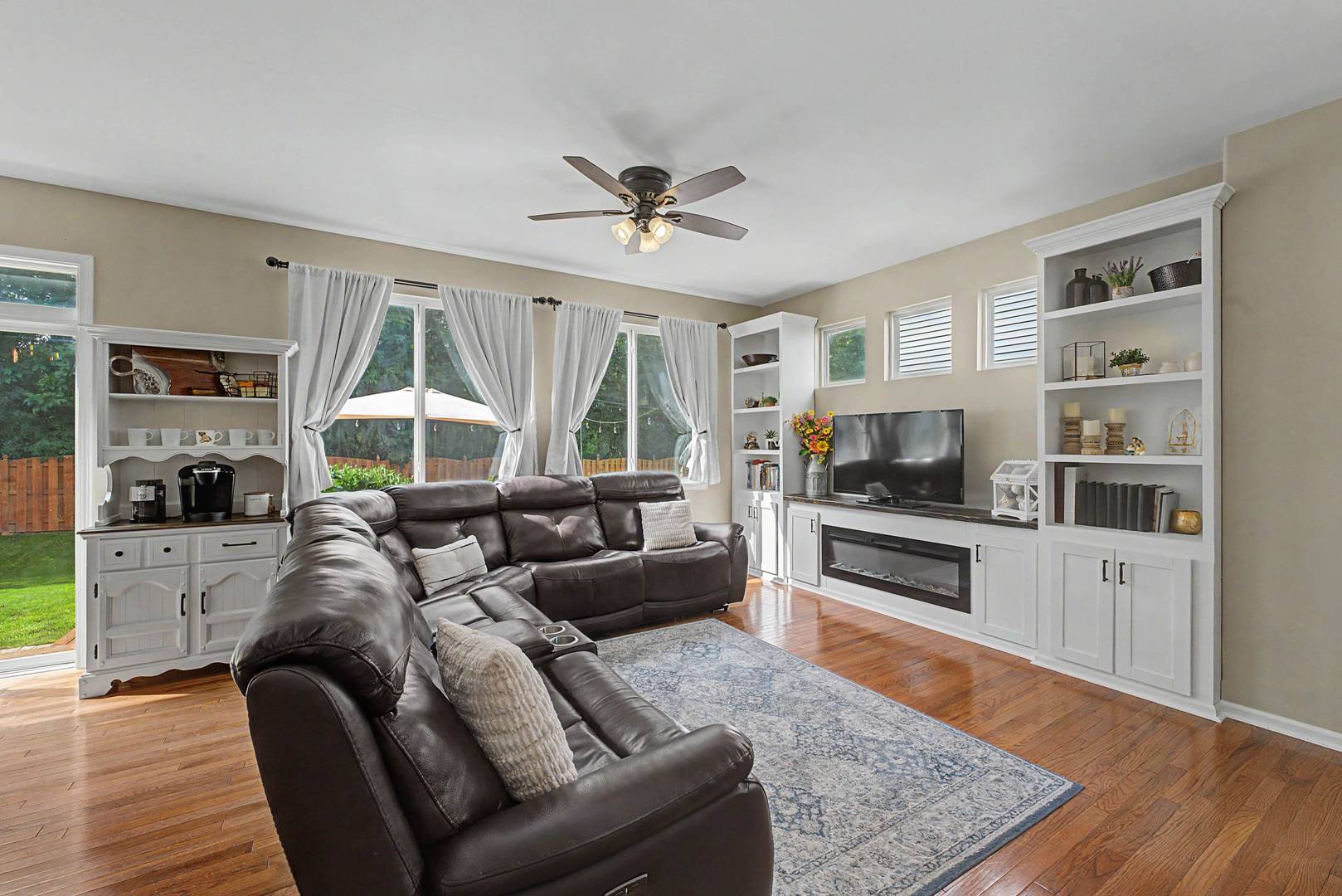 307 S Cornerstone DR, Volo, IL 60020
