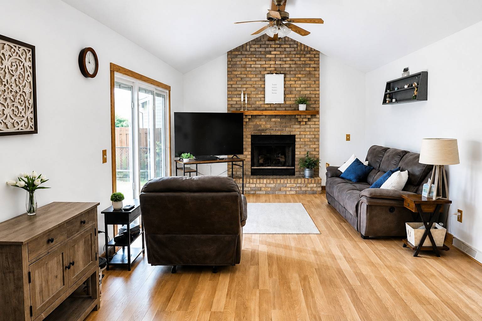 705 E Edgelawn DR, Plano, IL 60545