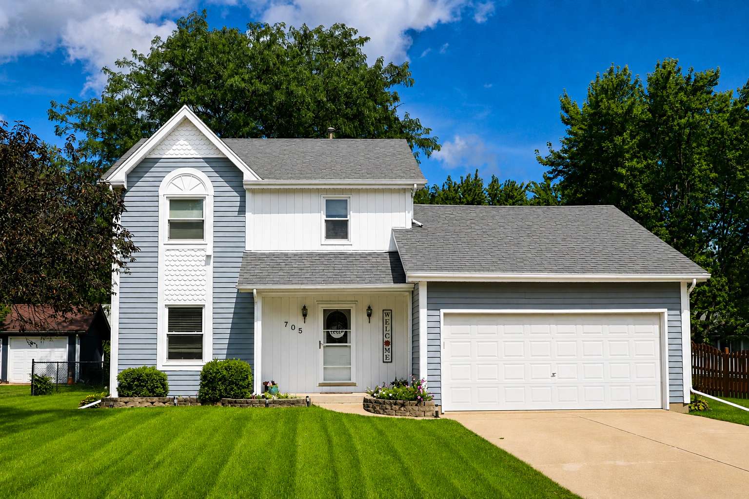 705 E Edgelawn DR, Plano, IL 60545