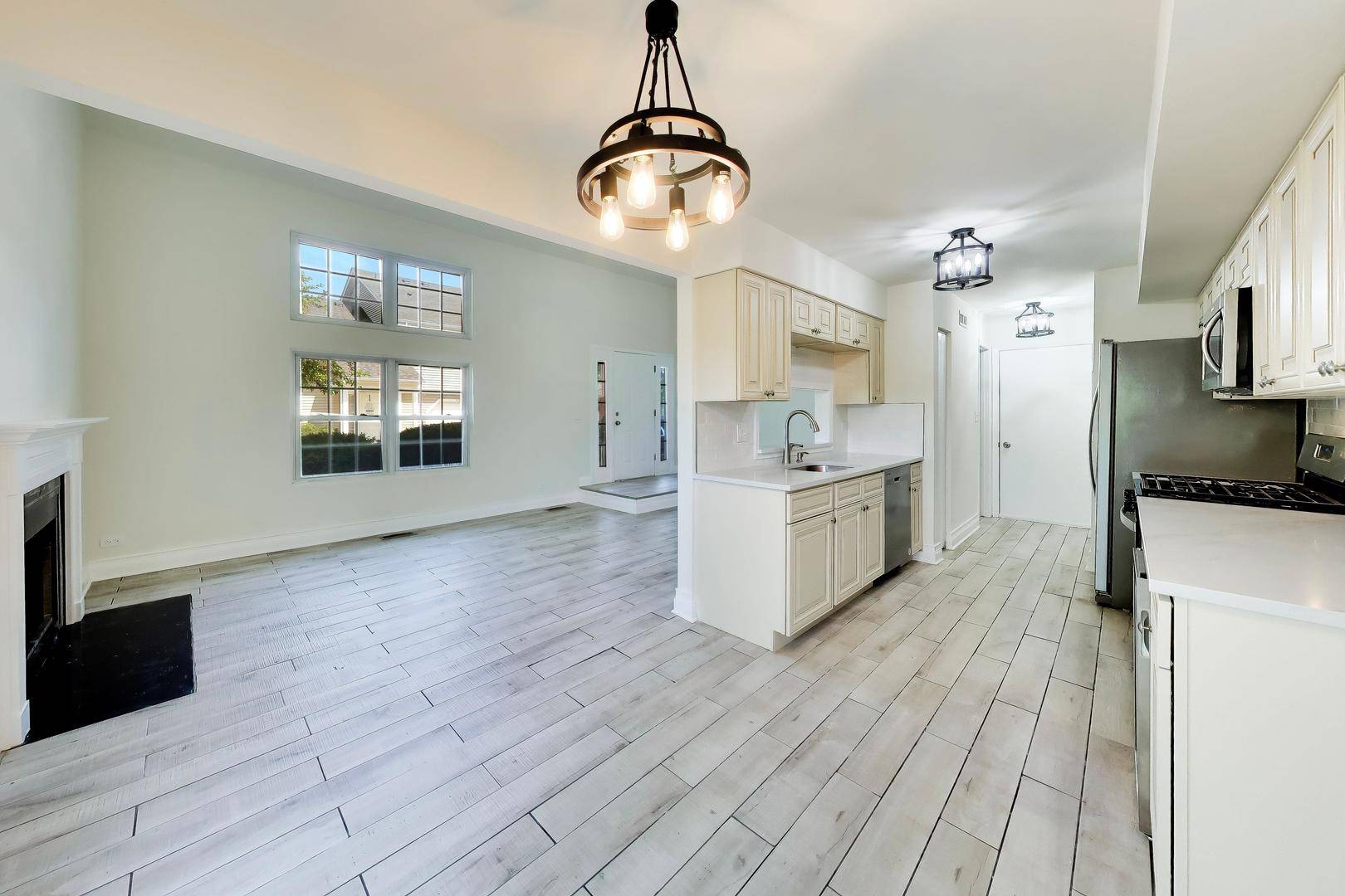 509 East AVE, Streamwood, IL 60107