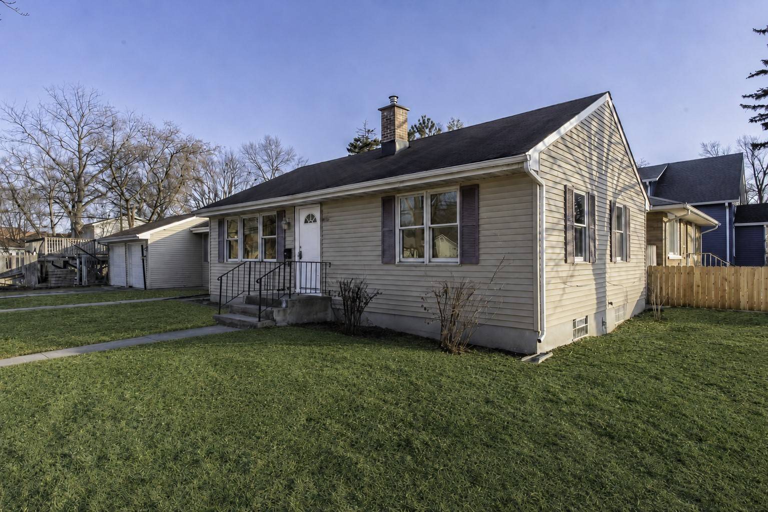 821 12th ST, North Chicago, IL 60064