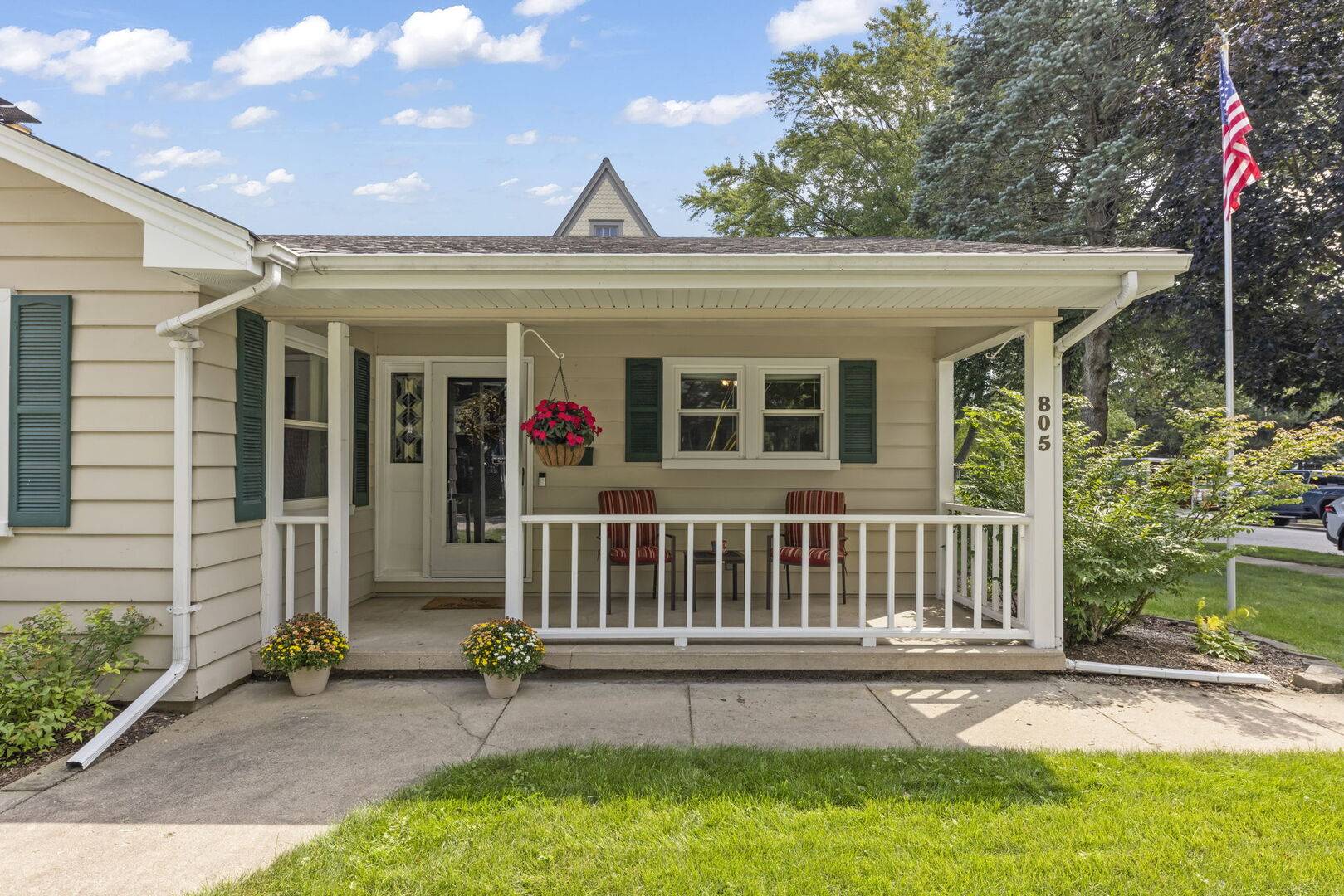 805 Walnut AVE, St. Charles, IL 60174