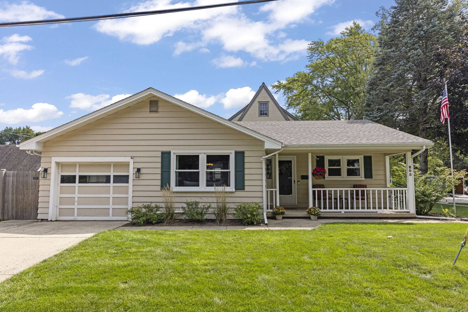 805 Walnut AVE, St. Charles, IL 60174