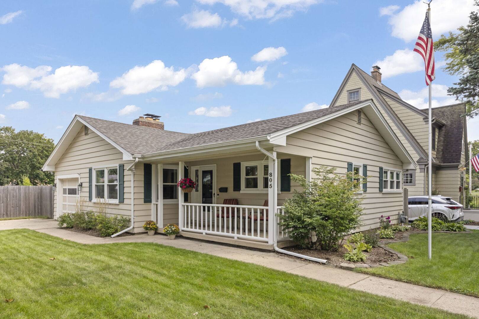 805 Walnut AVE, St. Charles, IL 60174