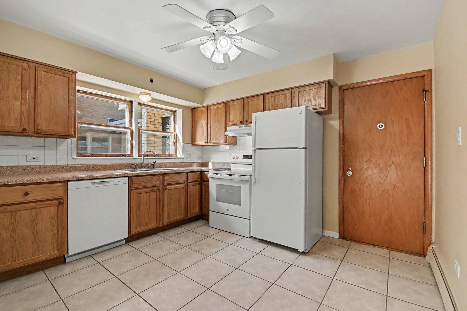 1245 La Grange RD #1F, La Grange Park, IL 60526