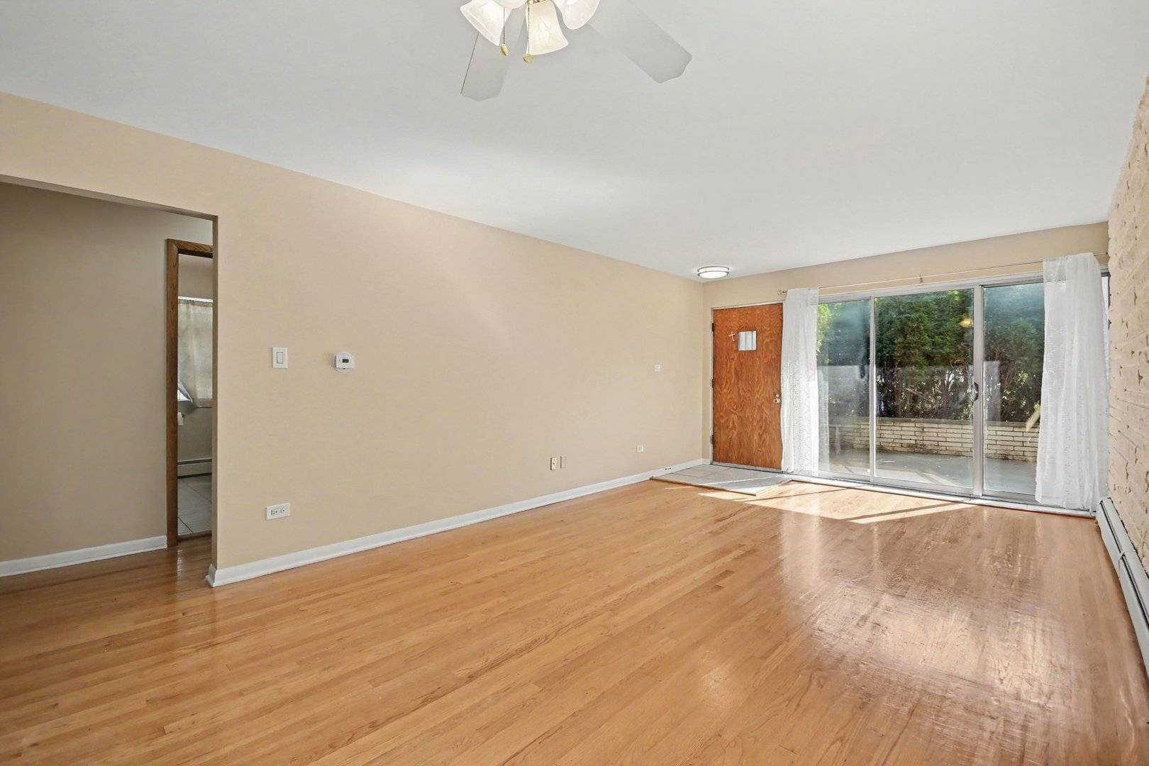 1245 La Grange RD #1F, La Grange Park, IL 60526
