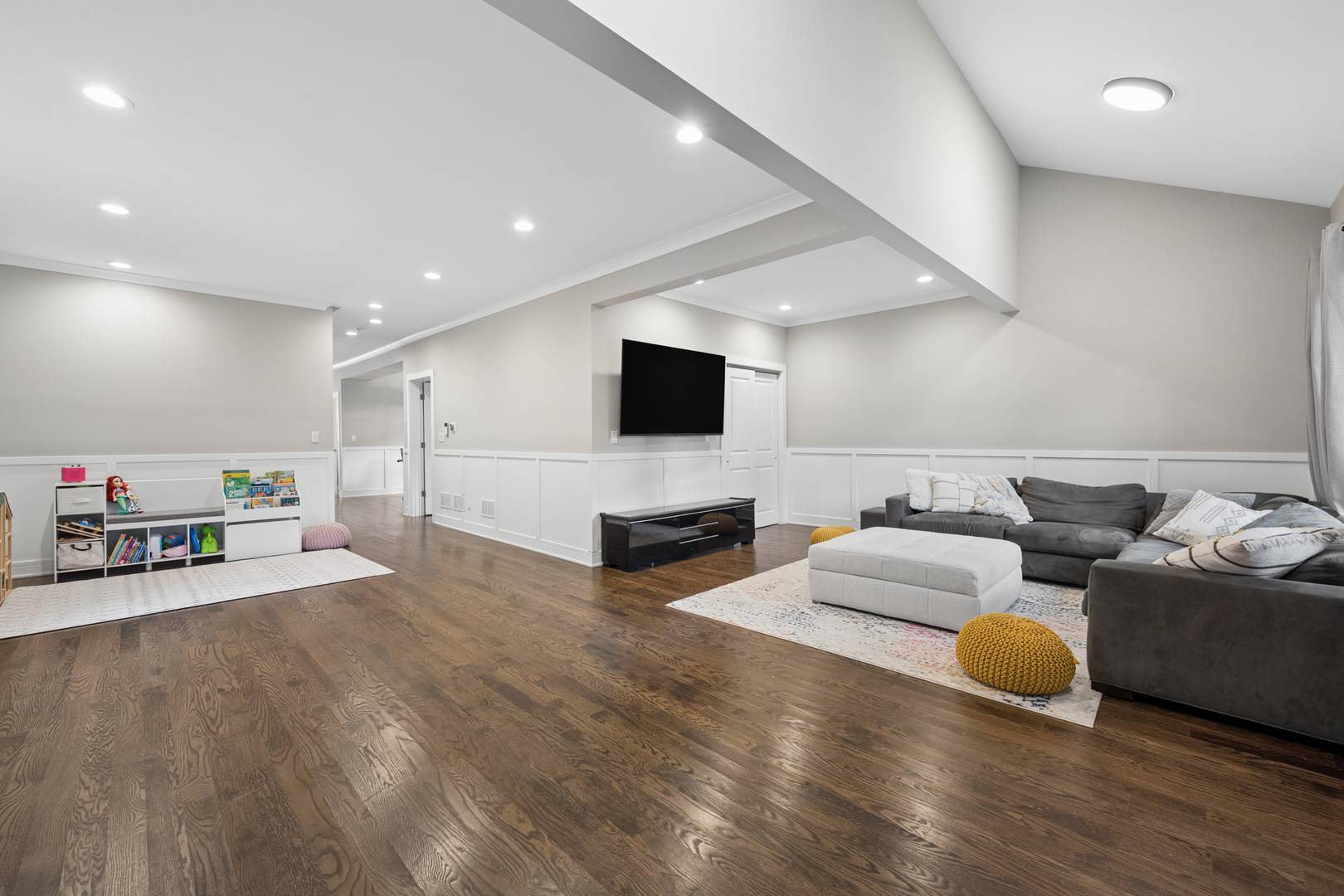 6028 N Newburg AVE, Chicago, IL 60631