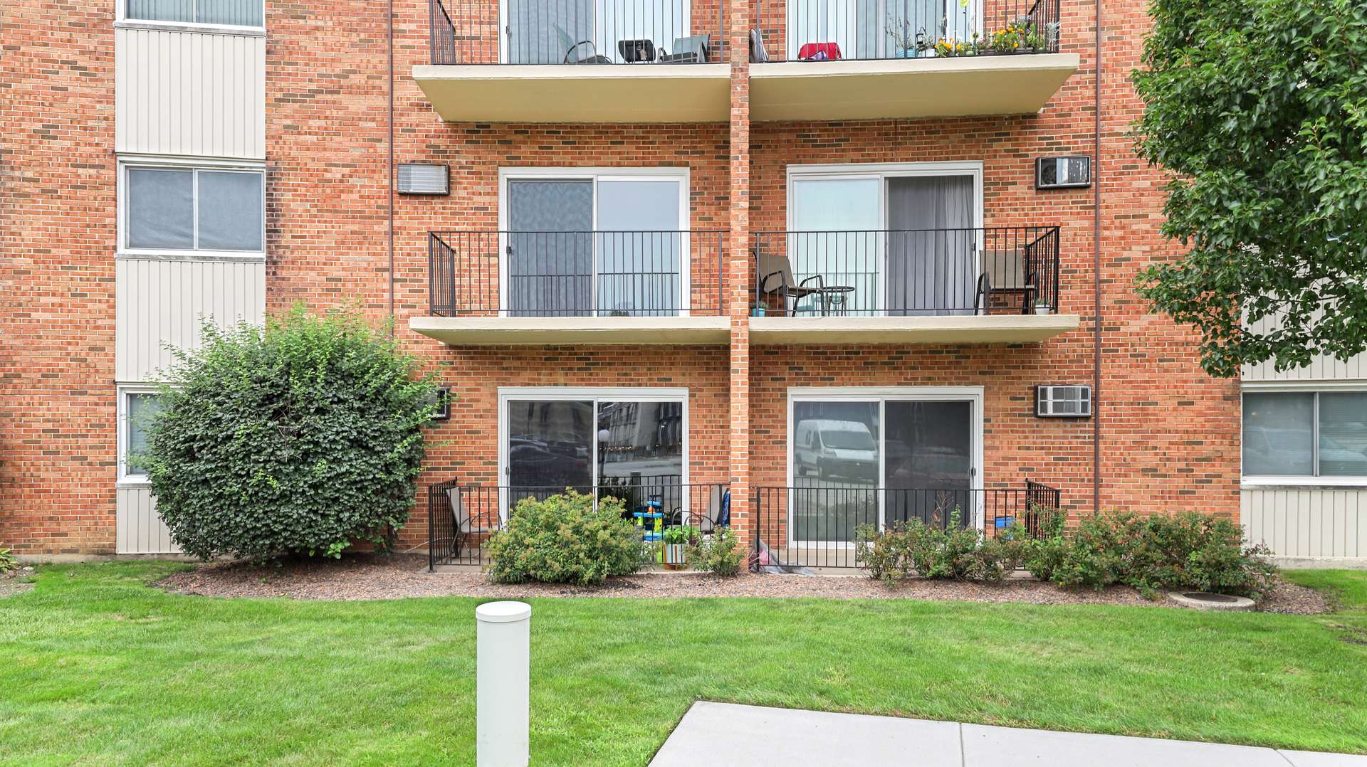 9724 S Karlov AVE #207, Oak Lawn, IL 60453
