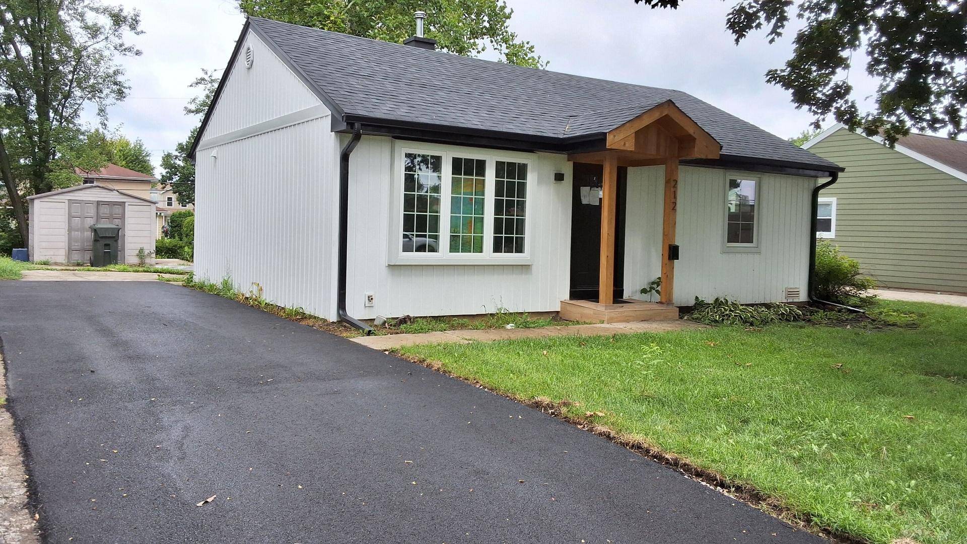 212 N Louis ST, Mount Prospect, IL 60056