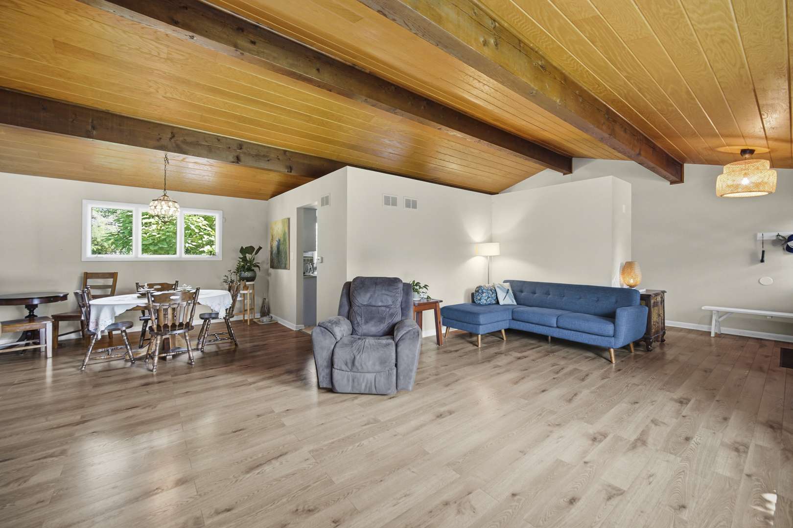34 Londonderry LN, Lincolnshire, IL 60069