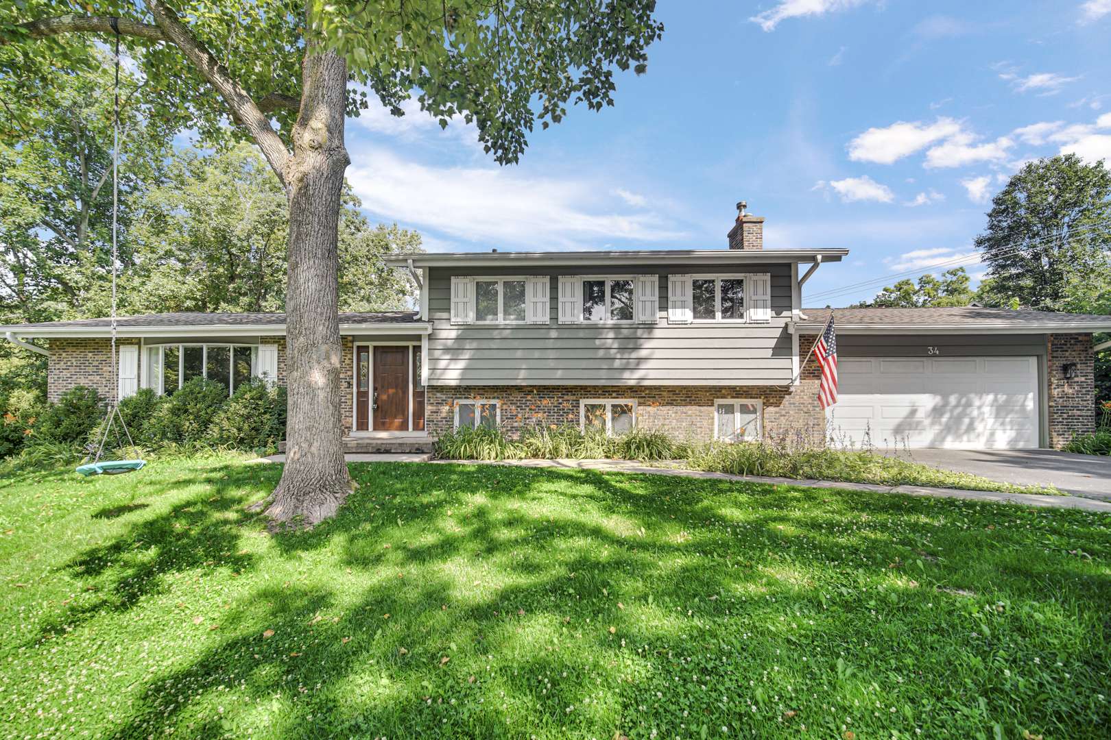 34 Londonderry LN, Lincolnshire, IL 60069