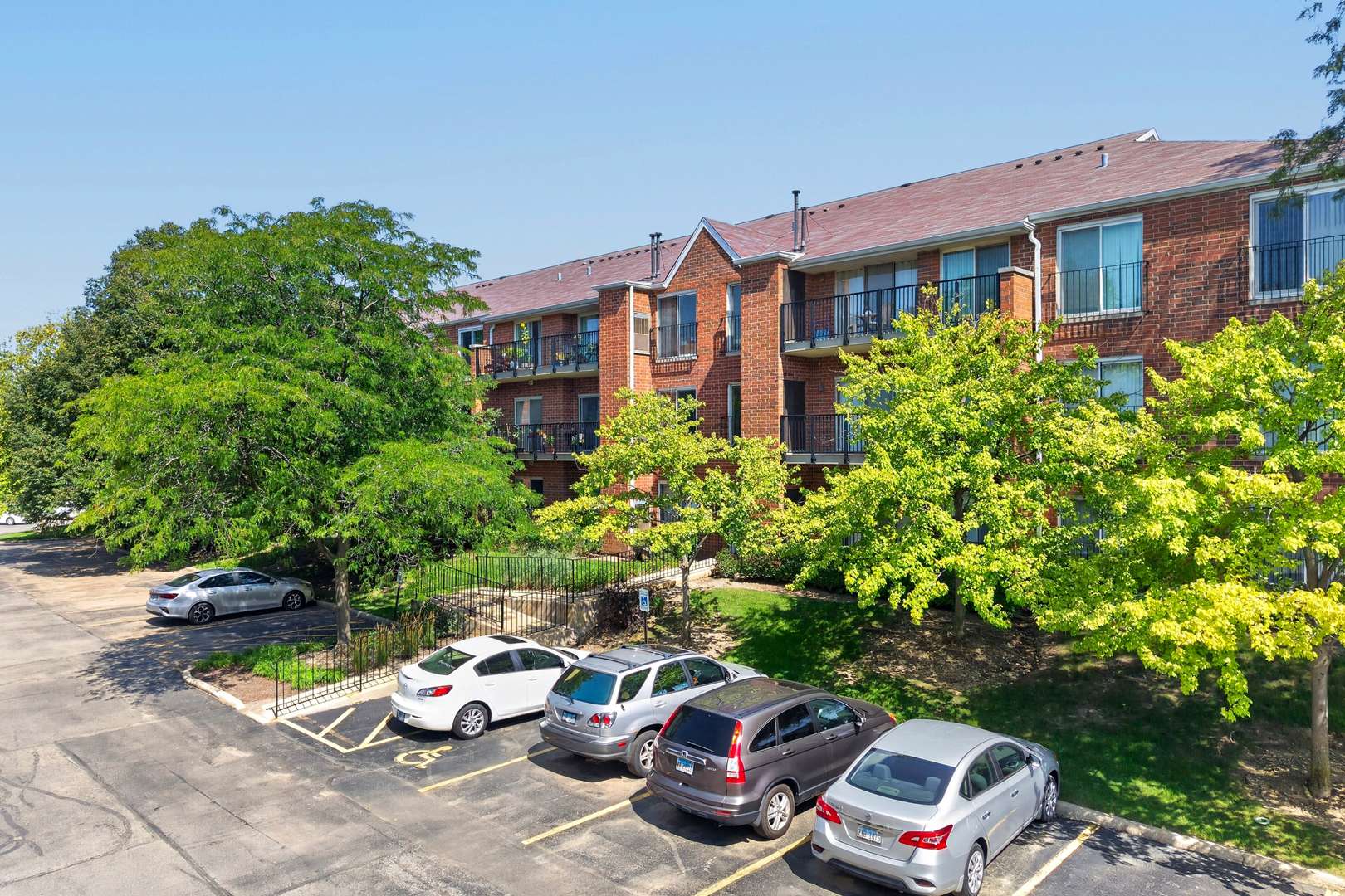 815 Leicester RD #320A, Elk Grove Village, IL 60007