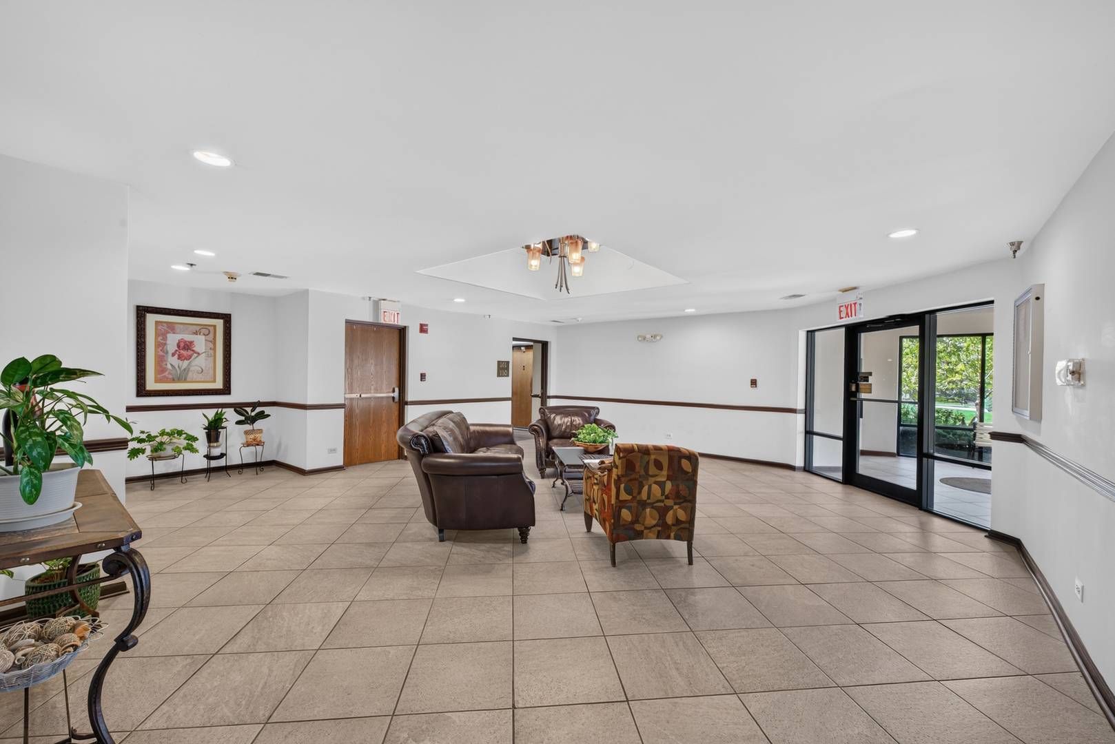 815 Leicester RD #320A, Elk Grove Village, IL 60007