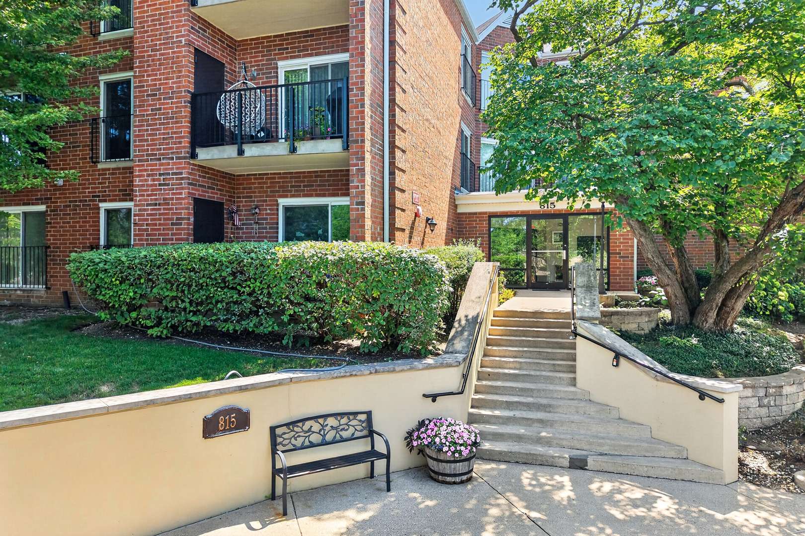 815 Leicester RD #320A, Elk Grove Village, IL 60007