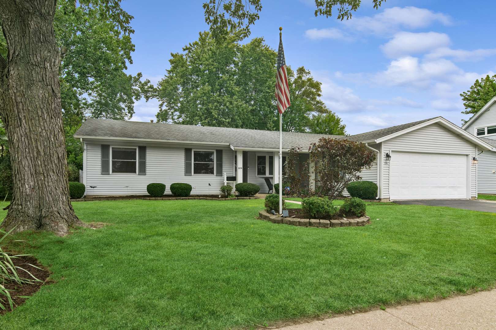 574 Bristol LN, Elk Grove Village, IL 60007