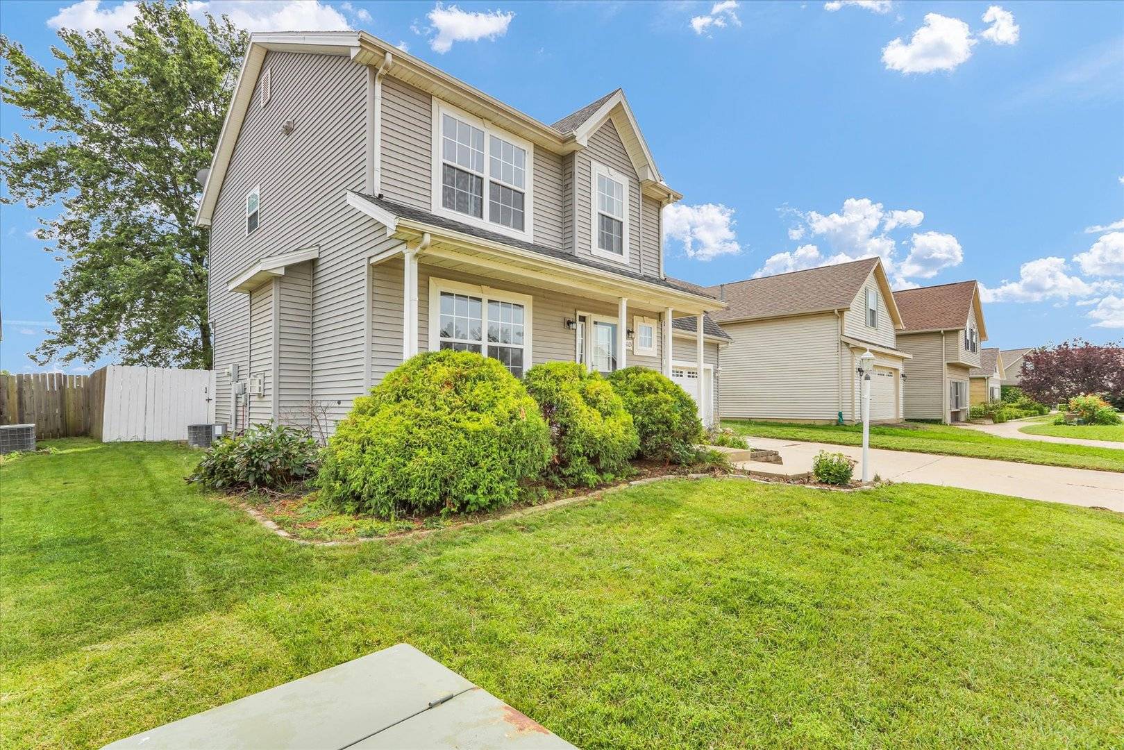 4103 Pebblebrook LN, Champaign, IL 61822