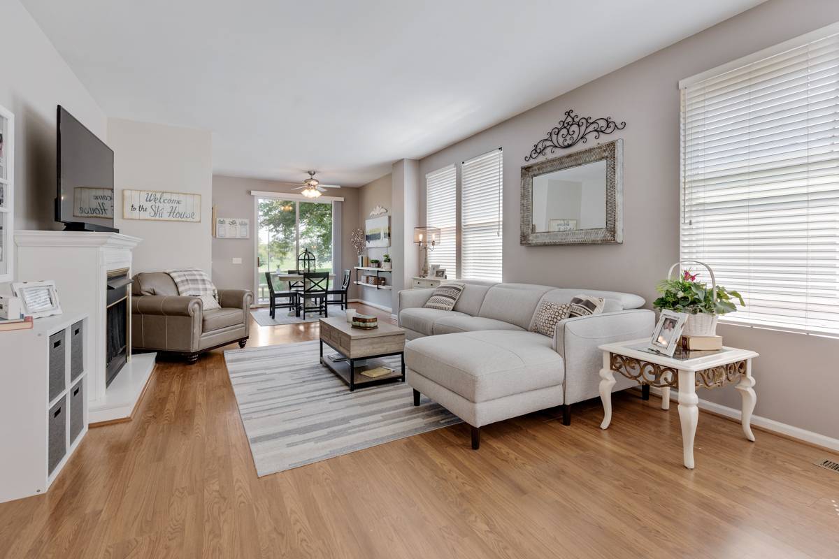 13149 Shirley LN, Huntley, IL 60142