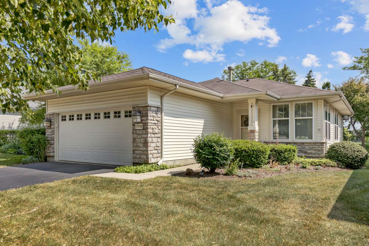 13149 Shirley LN, Huntley, IL 60142