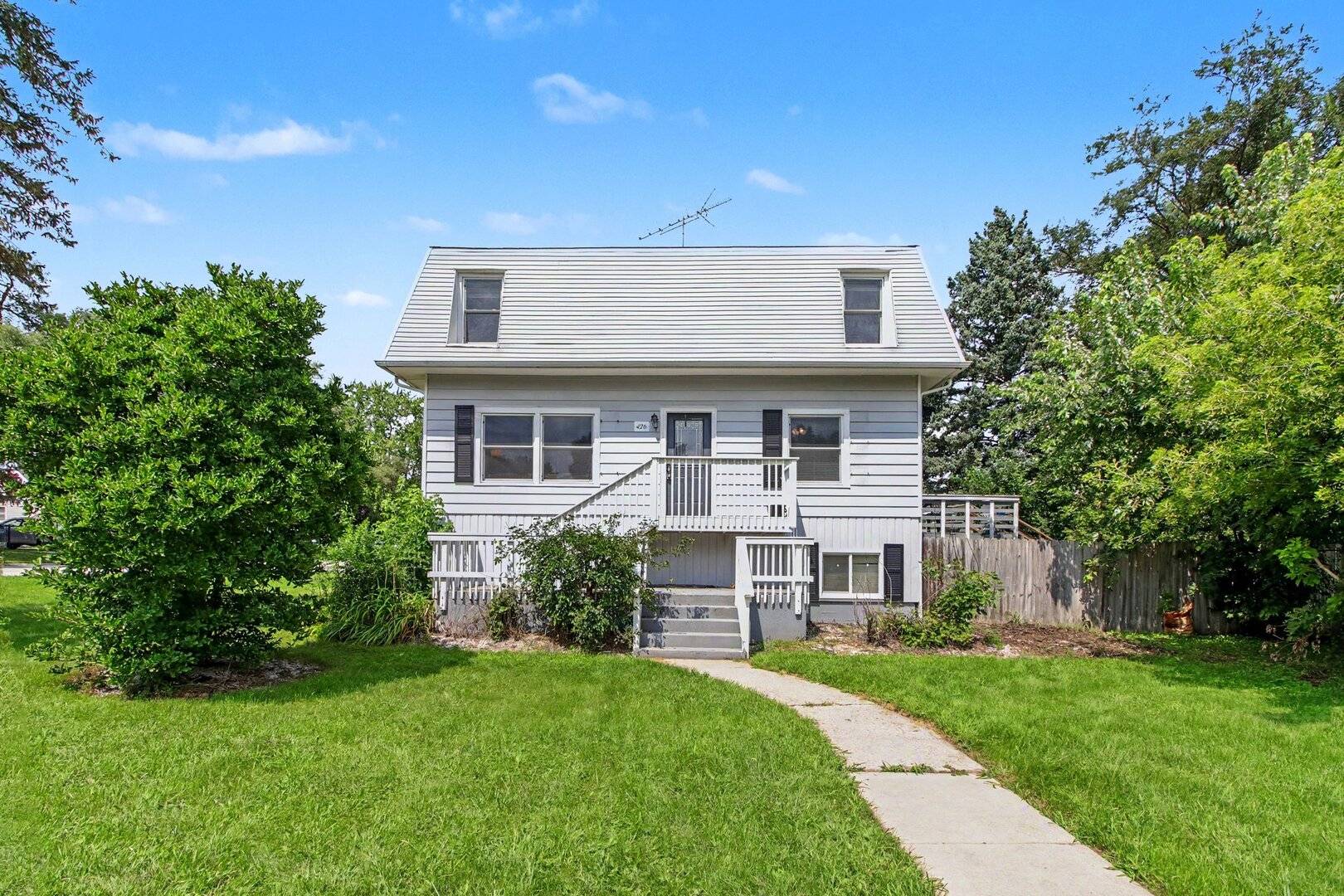 426 Redwing DR, Round Lake Beach, IL 60073
