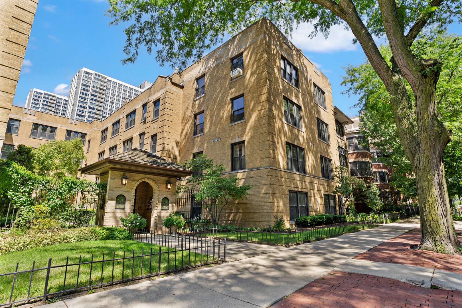 714 W BUENA ST #B, Chicago, IL 60613