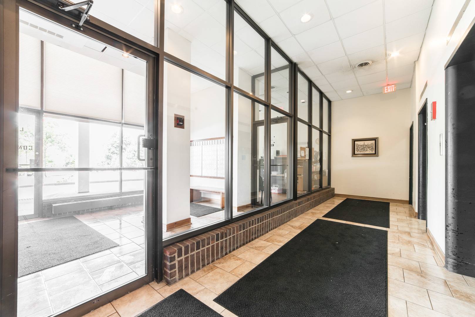 33 N Main ST #2F, Lombard, IL 60148