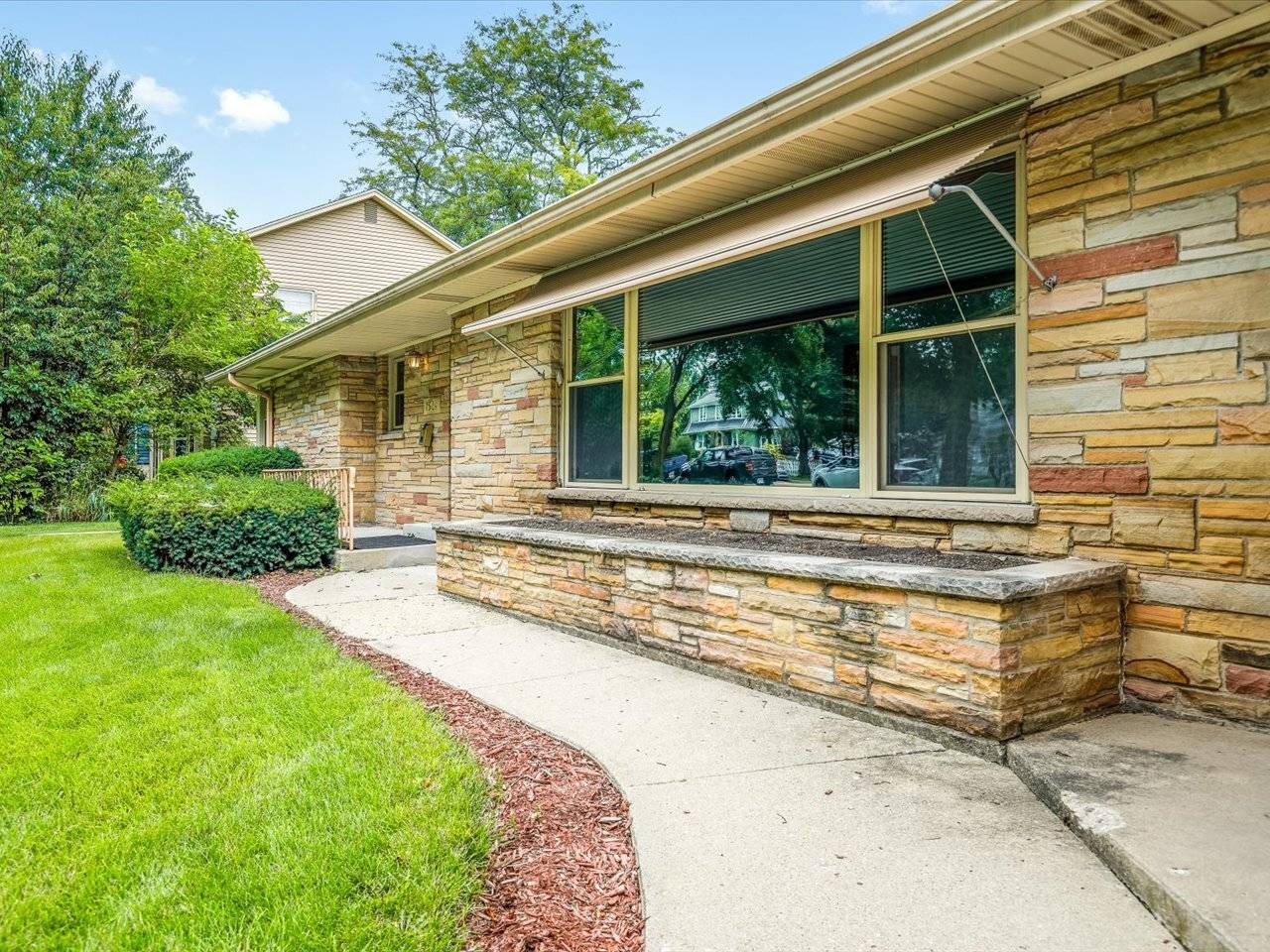 1324 S 3rd ST, St. Charles, IL 60174