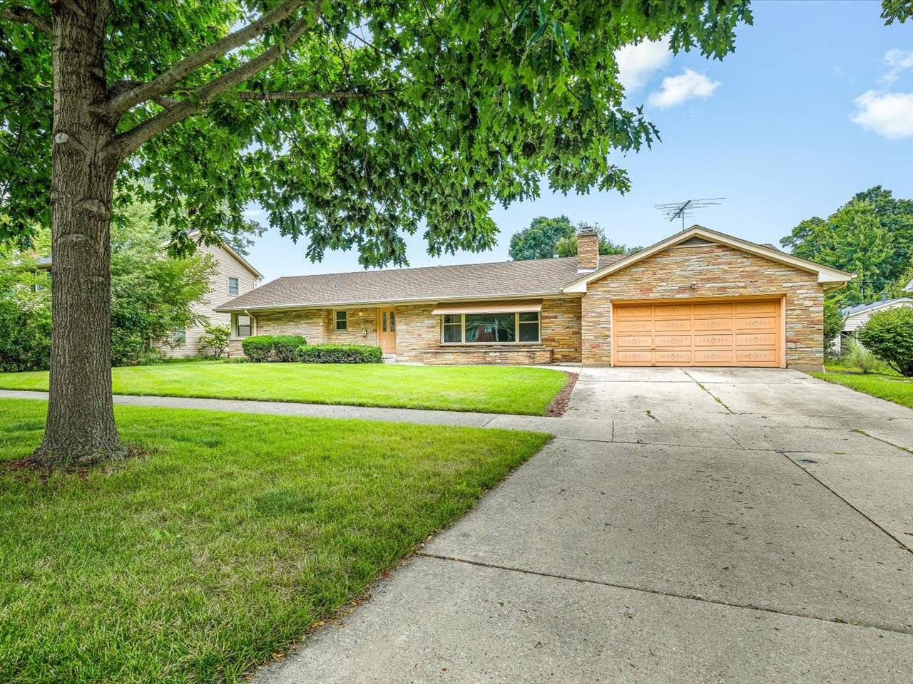 1324 S 3rd ST, St. Charles, IL 60174