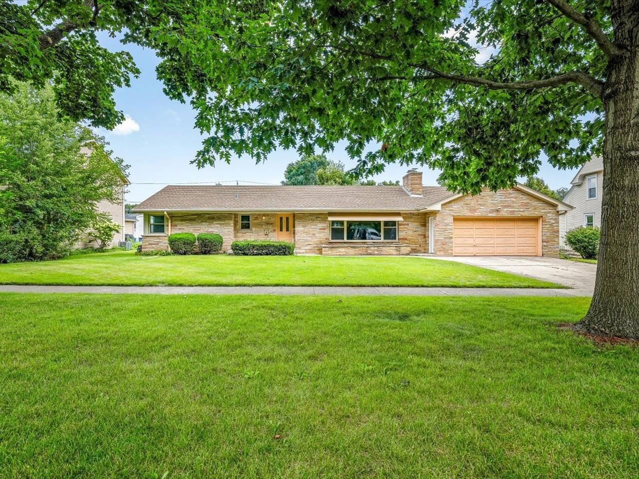 1324 S 3rd ST, St. Charles, IL 60174