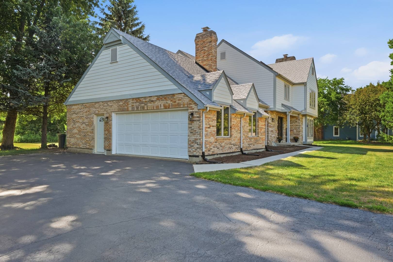 7711 Dairy LN, Lakewood, IL 60014