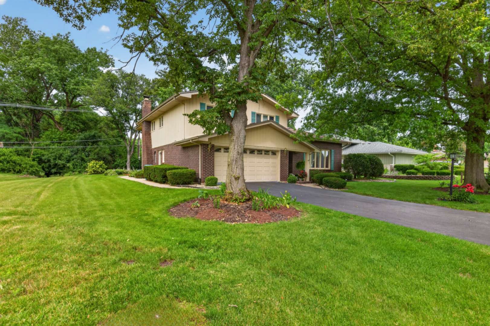 13030 S Cypress LN, Palos Heights, IL 60463