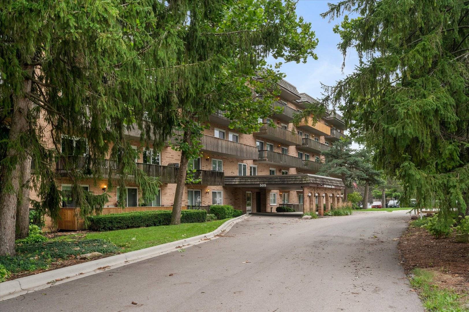 505 Redondo DR #504, Downers Grove, IL 60516