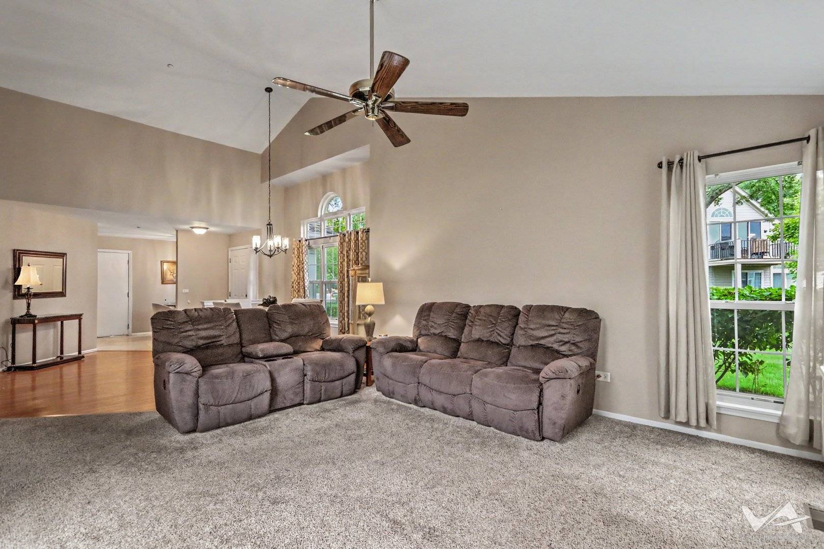 1628 Columbia CIR #1, Bartlett, IL 60103