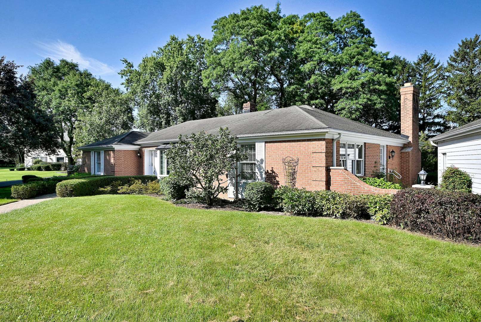 9 Dover DR, Oak Brook, IL 60523
