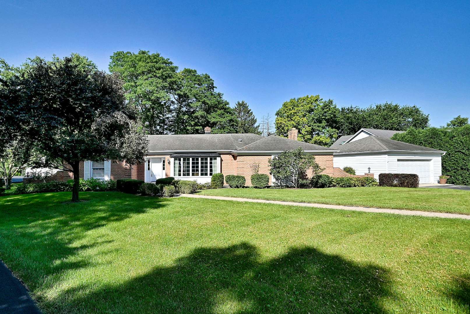 9 Dover DR, Oak Brook, IL 60523