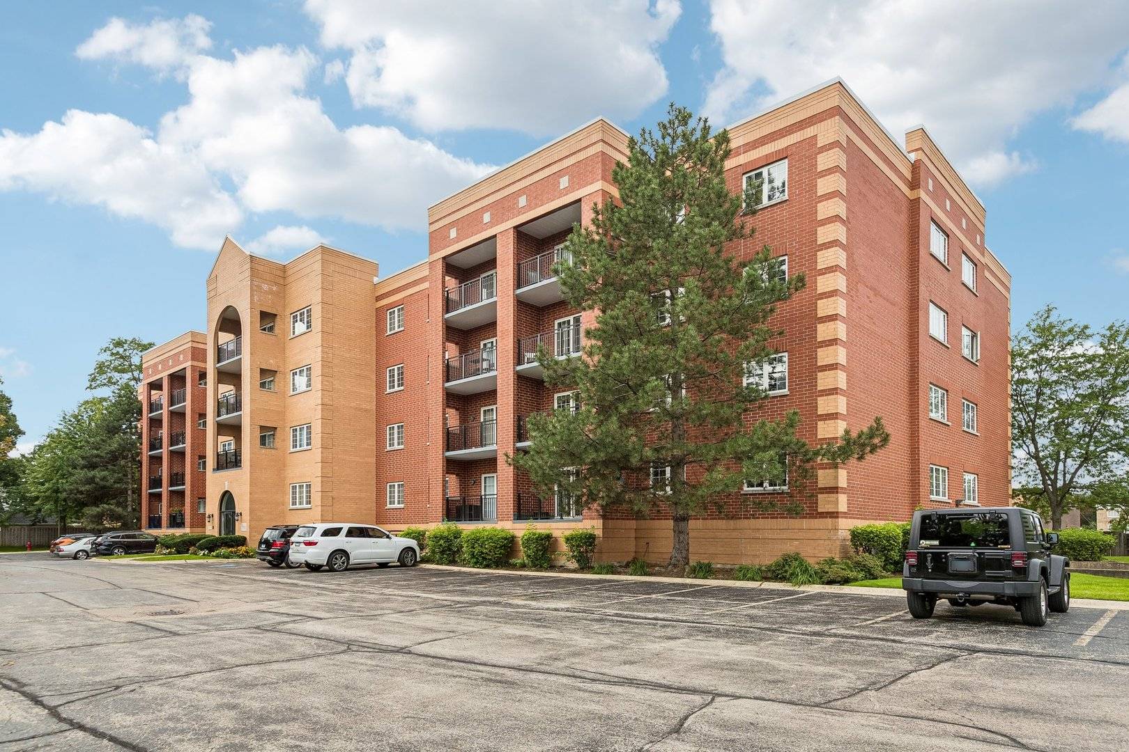 55 S Hale ST #108, Palatine, IL 60067