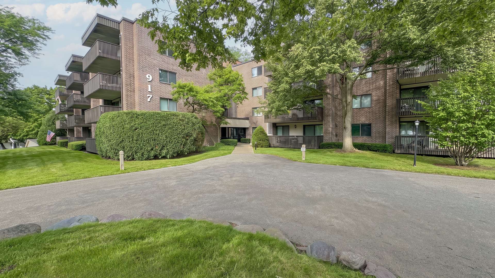 917 Vose DR #102, Gurnee, IL 60031