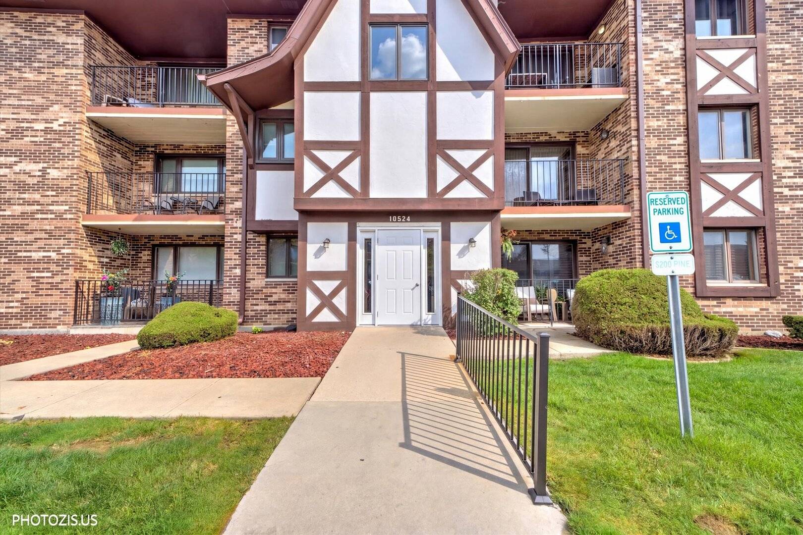 10524 Ridge Cove DR #25B, Chicago Ridge, IL 60415