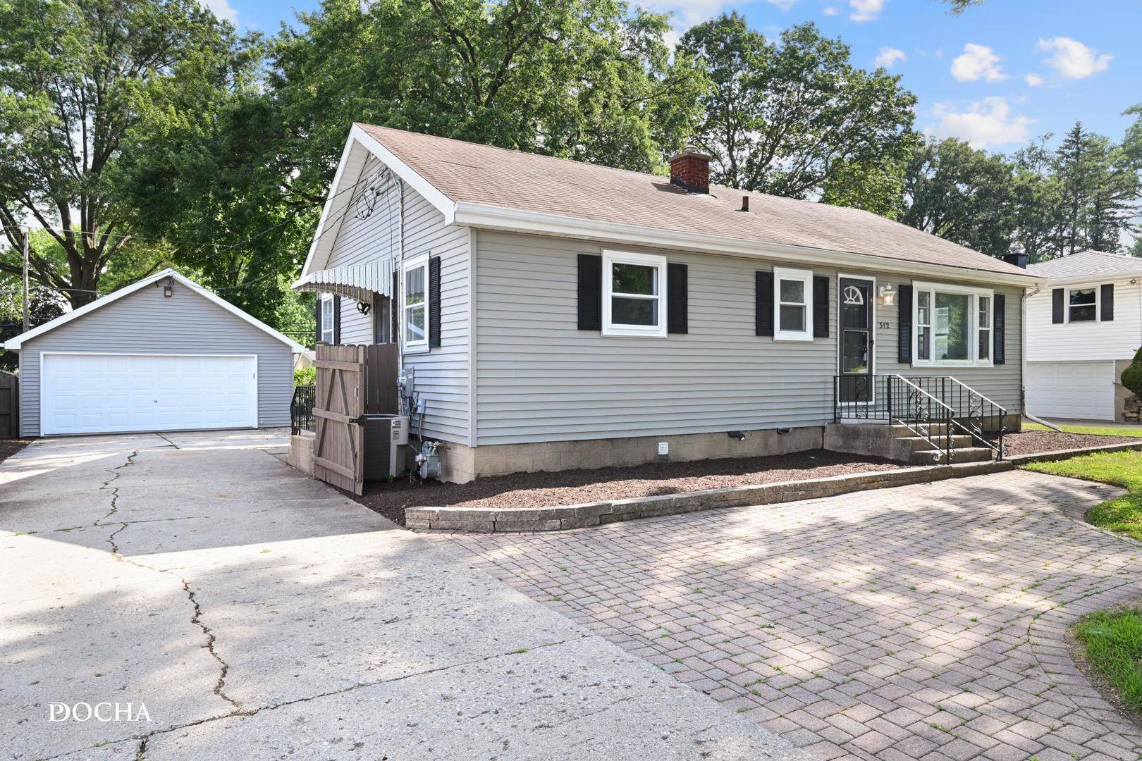 312 Oak ST, North Aurora, IL 60542