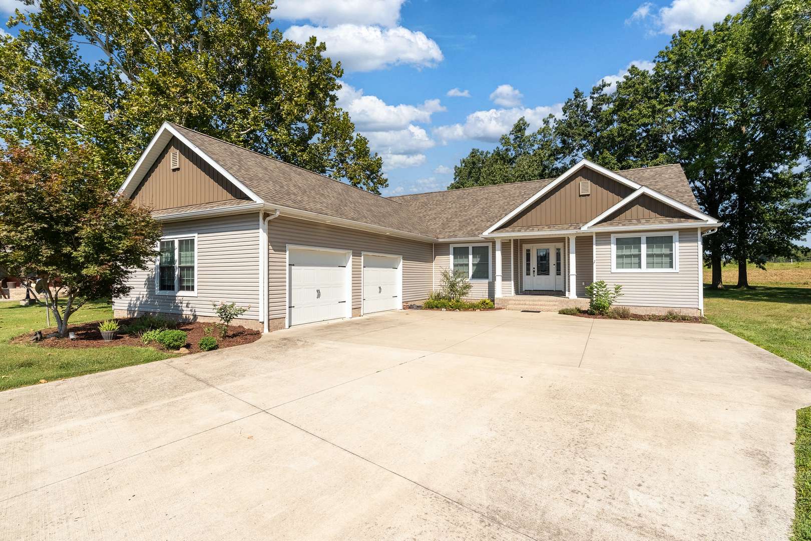 1732 Heritage CT, Carterville, IL 62918