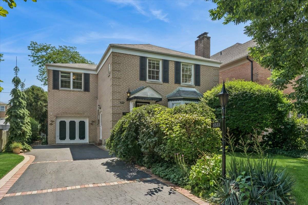 6533 N Christiana AVE, Lincolnwood, IL 60712
