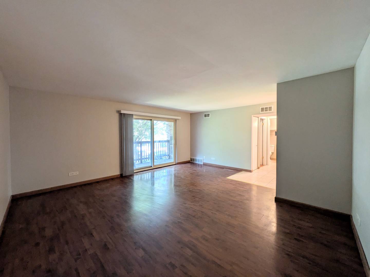 700 Perrie DR #213, Elk Grove Village, IL 60007