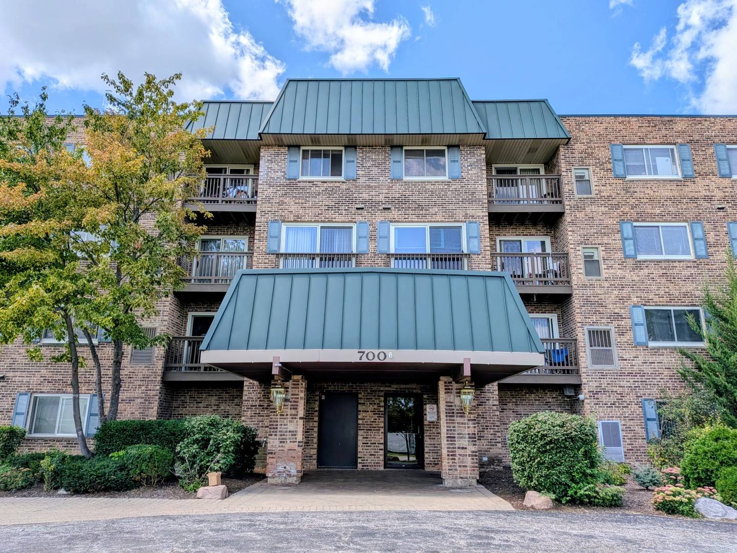 700 Perrie DR #213, Elk Grove Village, IL 60007