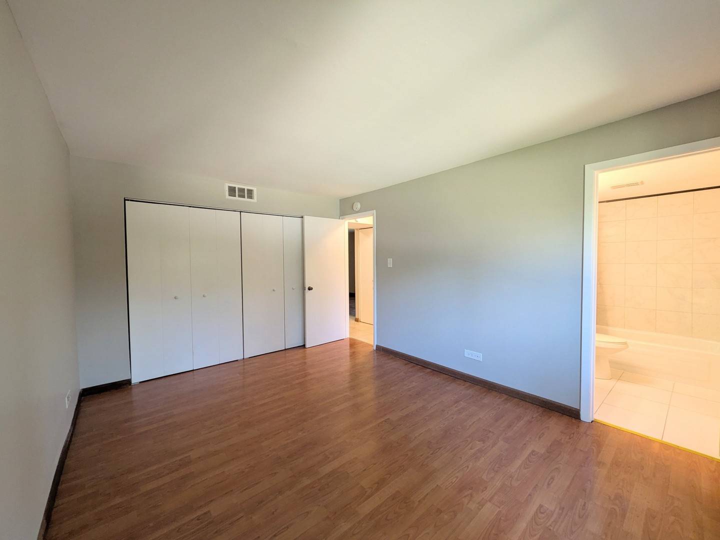 700 Perrie DR #213, Elk Grove Village, IL 60007