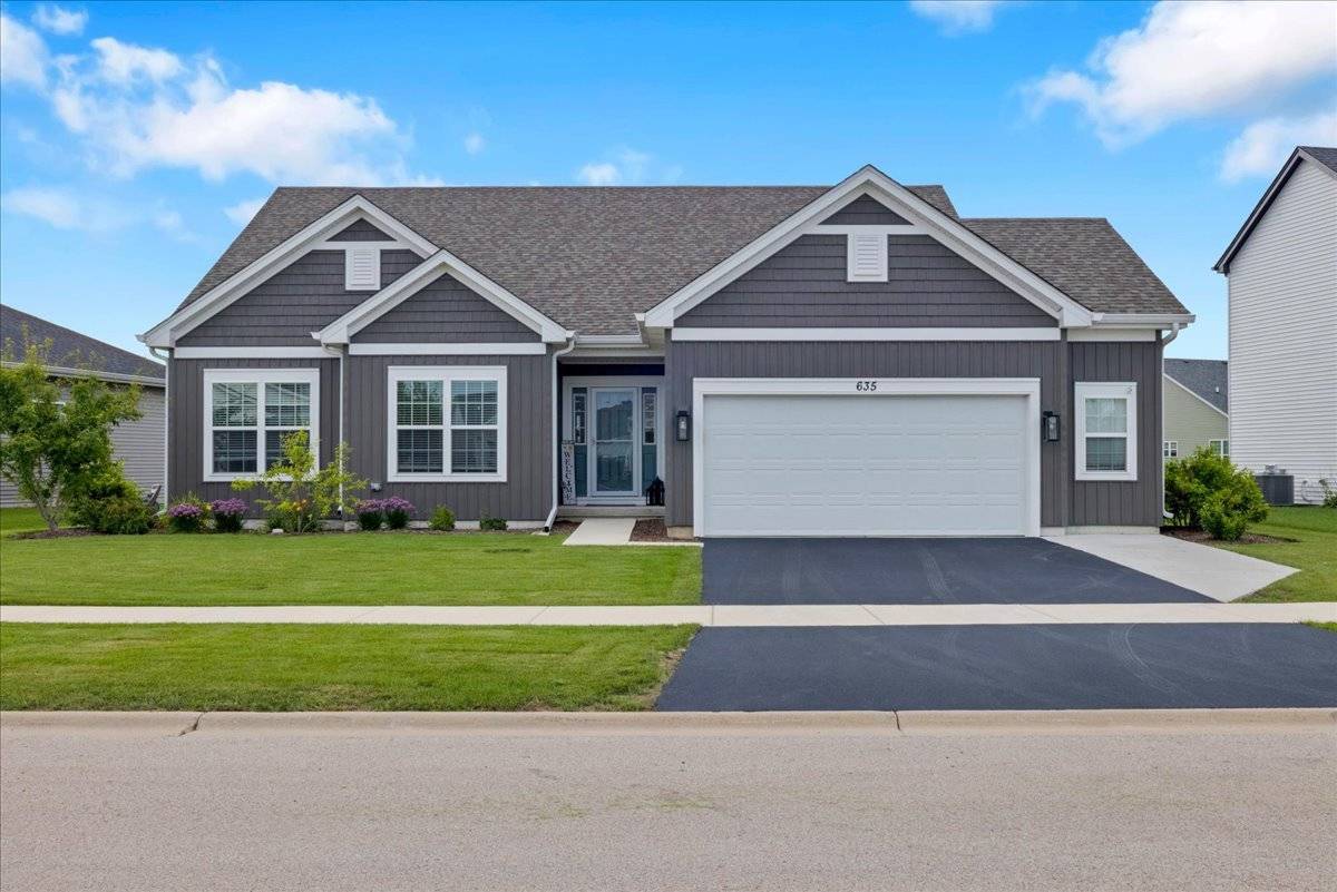 635 Maplewood CIR, Elburn, IL 60119