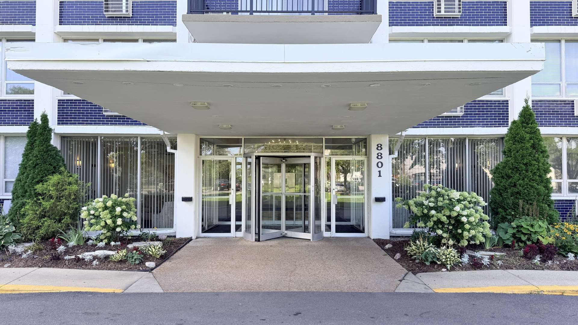 8801 W Golf RD #10B, Niles, IL 60714