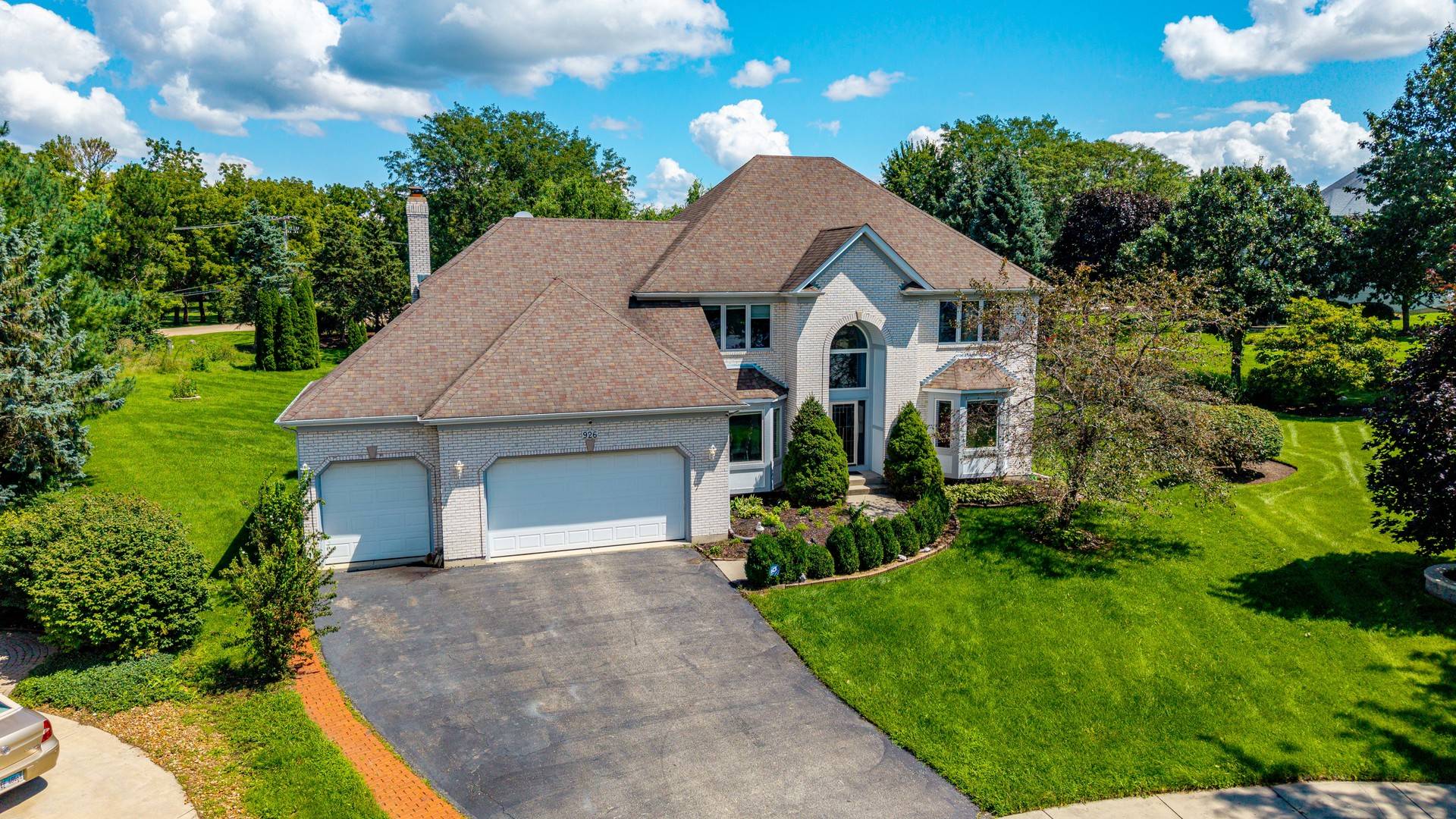 926 Edgewood DR, Sugar Grove, IL 60554
