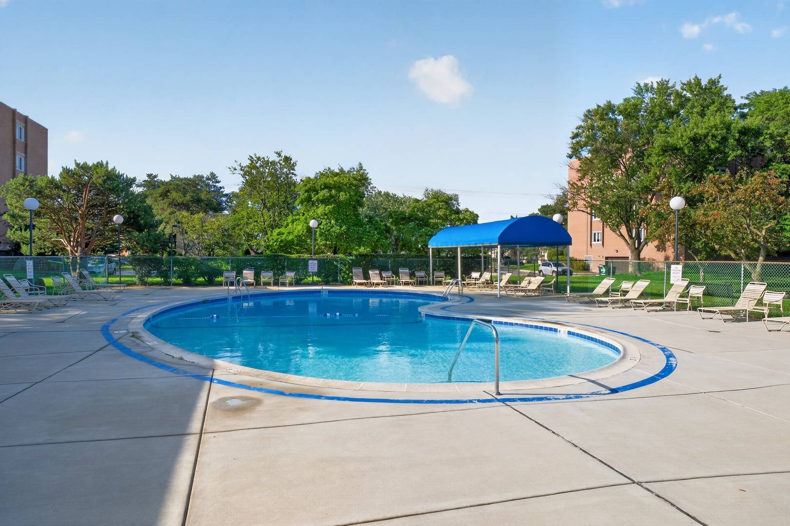 8001 W Courte DR #411, Niles, IL 60714
